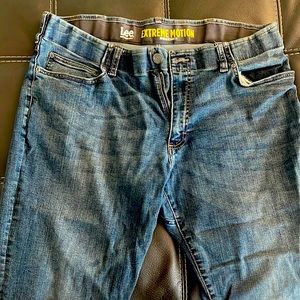 Doesn’t fit, nice jeans in good condition.